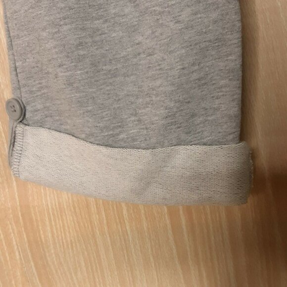Gap Girl's Gray Cuffed Capri Sweatpants. Small 6-7 - Picture 5 of 9